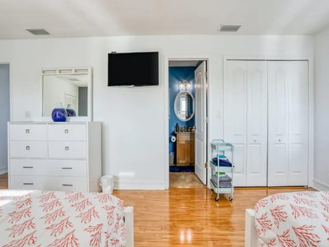 Sunshine Lane House in Treasure Island