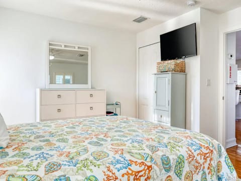 Sunshine Lane House in Treasure Island