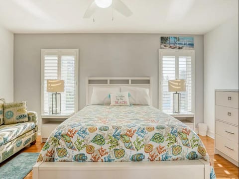 Sunshine Lane House in Treasure Island