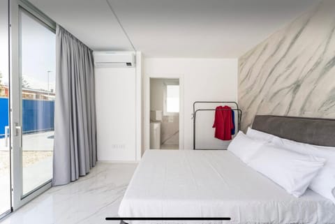 Leonida's Room pool and Jacuzzi Bed and Breakfast in Quartu Sant'Elena