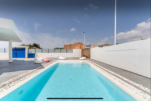 Leonida's Room pool and Jacuzzi Bed and Breakfast in Quartu Sant'Elena