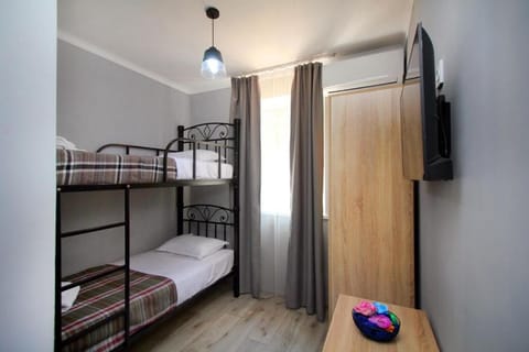 Bed, TV and multimedia, Photo of the whole room, Bedroom, bunk bed, wardrobe