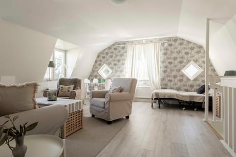 Bed, Living room, Seating area