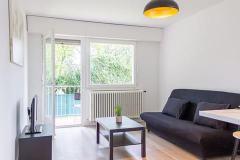 ZenBNB - Kanji - Proche Tram - Parking Privé - Apartment in Annemasse