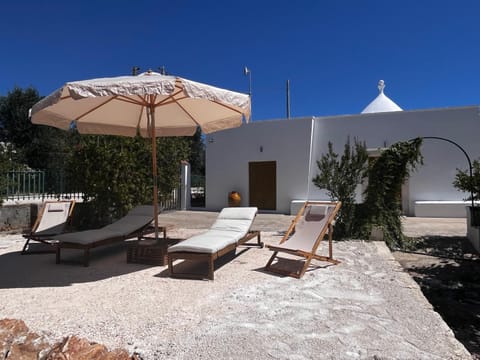 Property building, Seating area, sunbed