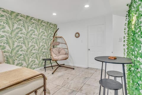 Tropical Style Oasis with Modern Comfort House in Alexandria