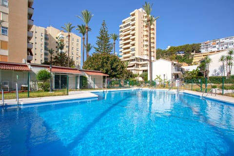 Property building, Day, Pool view, Swimming pool