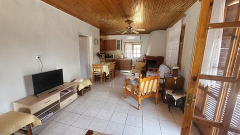 Peaceful 2-bedroom house 800m from beach House in Decentralized Administration of Macedonia and Thrace