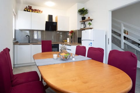 Kitchen or kitchenette, Seating area, Dining area, dishwasher, oven, stove