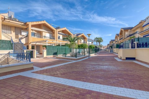 Neighbourhood, Street view, Location