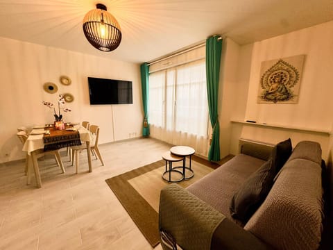 Communal lounge/ TV room, Living room, Seating area, Dining area