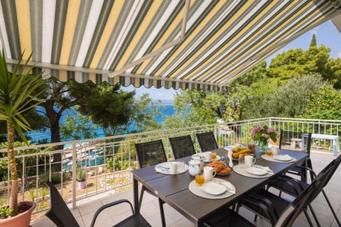 Day, Garden, View (from property/room), Balcony/Terrace, Dining area, Garden view, Sea view