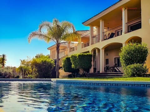 Property building, Garden, Swimming pool