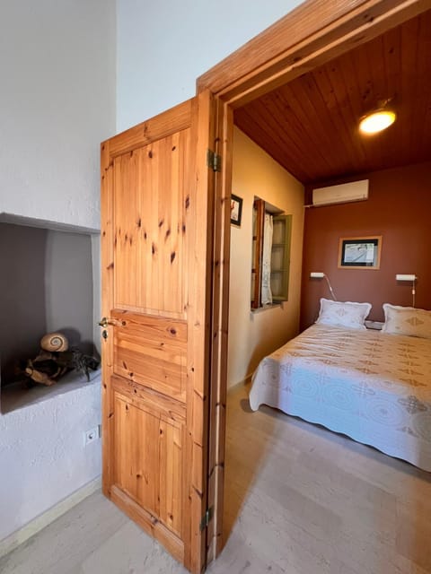 Mia's Atelier Apartment in Messenia