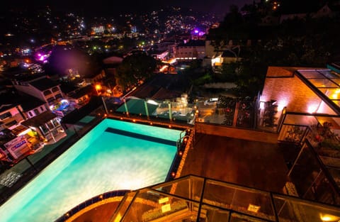 Swimming pool