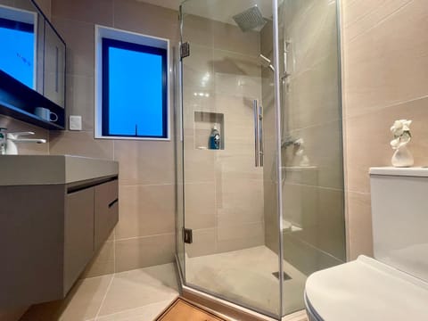 Free carpark, 4-bedroom house House in Auckland