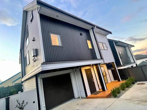 Free carpark, 4-bedroom house House in Auckland