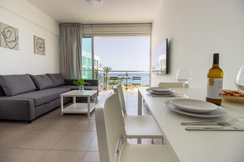 View (from property/room), Balcony/Terrace, Living room, Seating area, Dining area