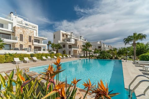 Property building, Garden view, Swimming pool, sunbed