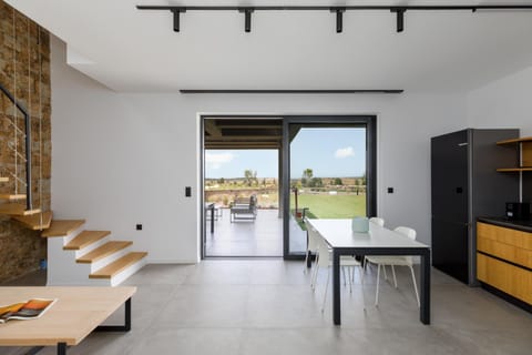 View (from property/room), Balcony/Terrace, Living room, Seating area, Dining area