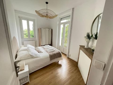 Bed, Photo of the whole room, Bedroom, towels, wardrobe