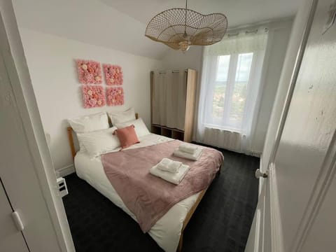 Bed, Photo of the whole room, Bedroom, towels, wardrobe