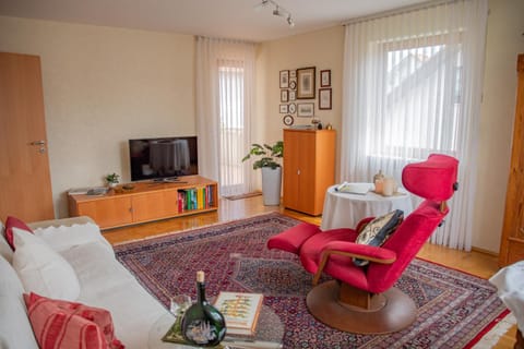 Communal lounge/ TV room, TV and multimedia, Living room, Photo of the whole room, Seating area, Evening entertainment