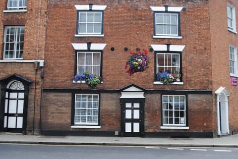 Crescent Cottage, sleeps 8, pet friendly House in Tewkesbury