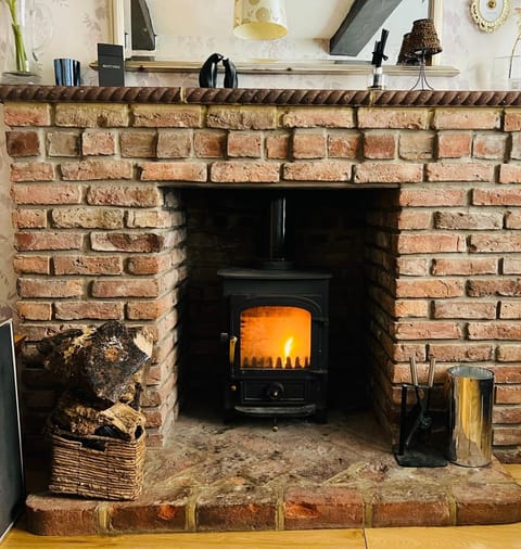 Crescent Cottage, sleeps 8, pet friendly House in Tewkesbury