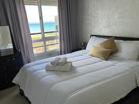 Bed, Natural landscape, Photo of the whole room, Bedroom, Sea view, towels
