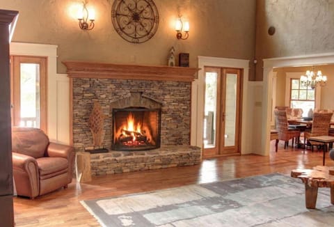 Blue Ridge Lake Retreat House in Blue Ridge Lake