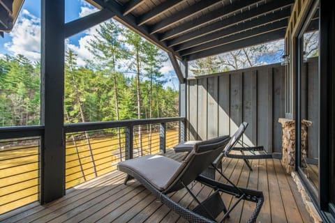 Misty Trail Lakehouse House in Blue Ridge Lake