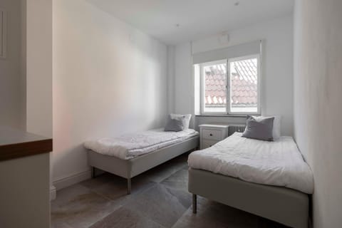 Photo of the whole room, Bedroom, kitchen