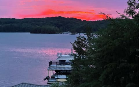 Medley Sunset Cove - Lake Blue Ridge Cabin Rental minutes to Downtown - Blue Ridge, GA Cabin in Blue Ridge Lake