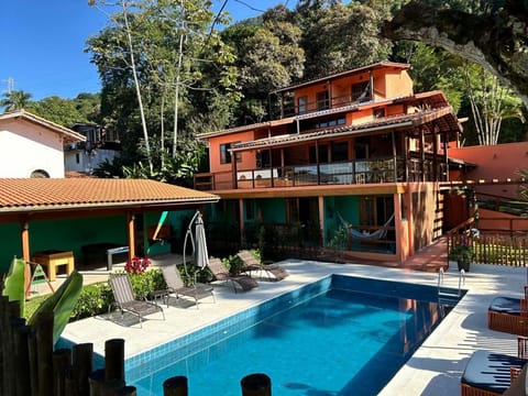 Property building, Spring, Day, Natural landscape, Swimming pool, sunbed