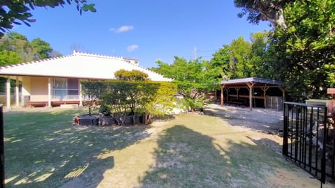 Property building, Day, Garden, Photo of the whole room, Garden view, Street view