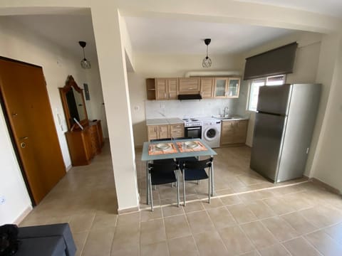 Kitchen or kitchenette, Dining area, oven, pet friendly, stove