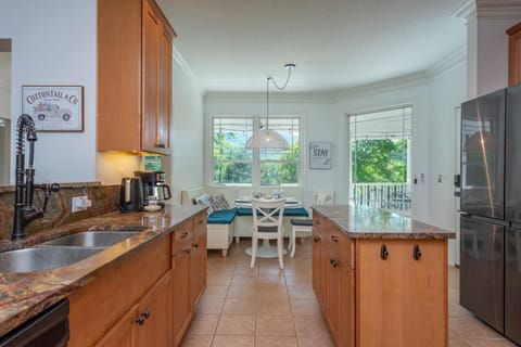 Asheville 'n' Chill House in Swannanoa