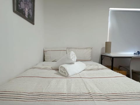 Montrose Double Bed Room close to City Inn in Glenorchy