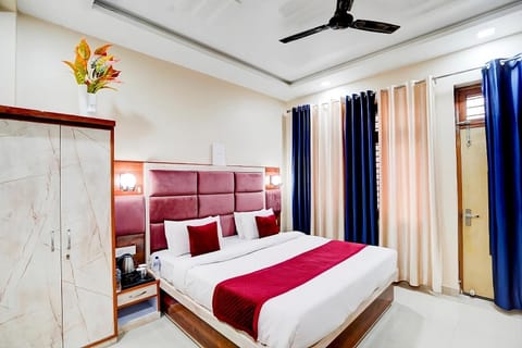 Bed, Photo of the whole room, Dining area, Bedroom