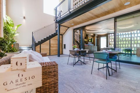 Patio, Day, Breakfast