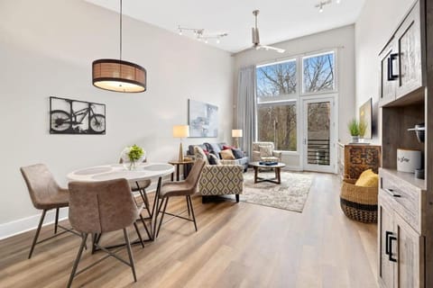 Frisco Suite 01Mi to MTB trail Walk to DT Fay Apartment in Fayetteville