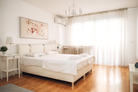 Crown Central three bedroom Apartment Apartment in Belgrade