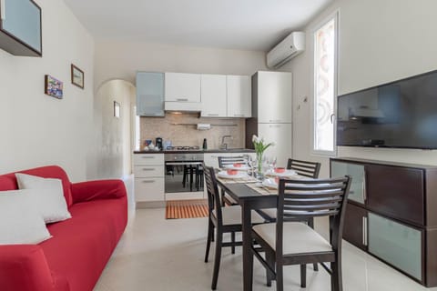 TV and multimedia, Kitchen or kitchenette, Living room, Seating area, Dining area, oven, stove