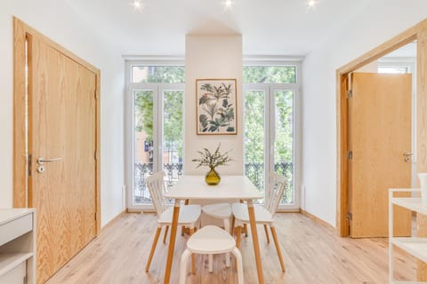 Living room, Seating area, Dining area
