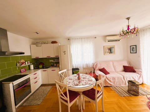 Kitchen or kitchenette, Living room, Dining area, oven, air conditioner