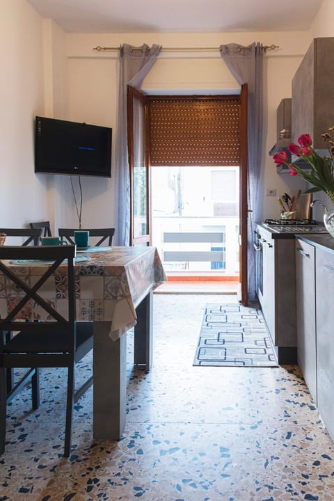 Kitchen or kitchenette, Communal kitchen, kitchen