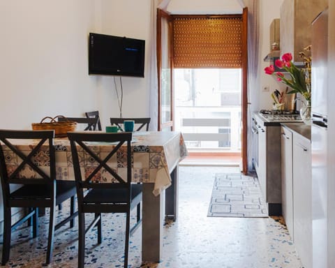 Kitchen or kitchenette, Communal kitchen, kitchen