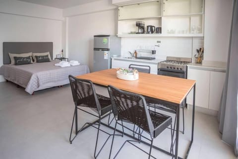 Bed, Kitchen or kitchenette, Living room, Seating area, Bedroom, oven
