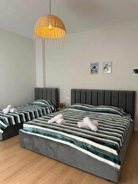 Bed, Photo of the whole room, Decorative detail, Bedroom